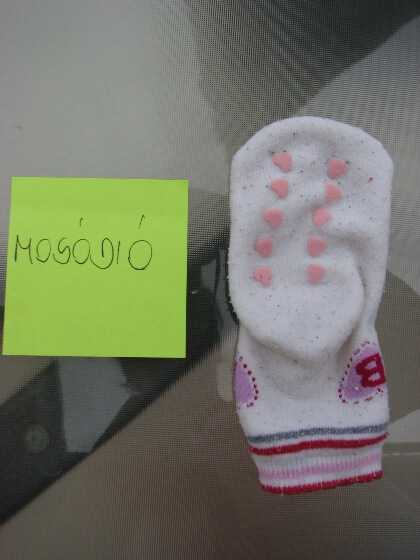 Koszeltávolítás - folyékony mosódió mosás, enyhén koszos zokni Koszeltávolítás - folyékony mosódió mosás, enyhén koszos zokni