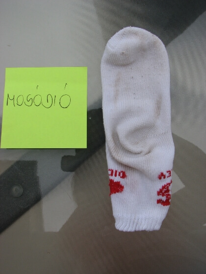 Koszeltávolítás - folyékony mosódió mosás, közepesen koszos zokni Koszeltávolítás - folyékony mosódió mosás, közepesen koszos zokni