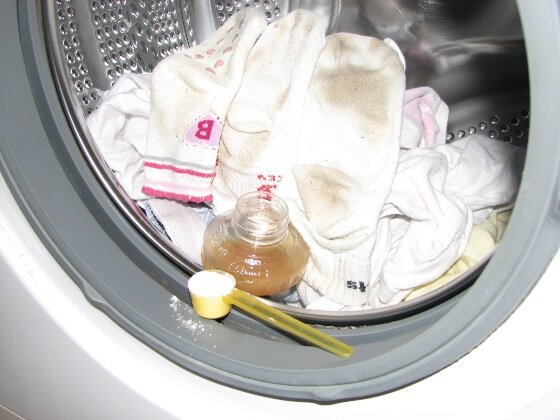 mosás folyékony mosódióval Koszeltávolítás - mosás folyékony mosódióval