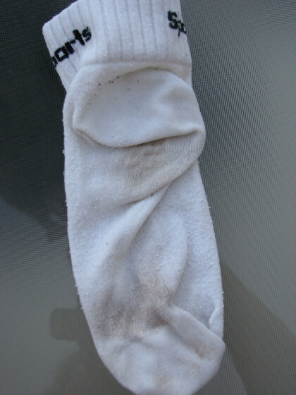 Koszeltávolítás - mosószer mosás, erősen koszos zokni Koszeltávolítás - mosószer mosás, erősen koszos zokni