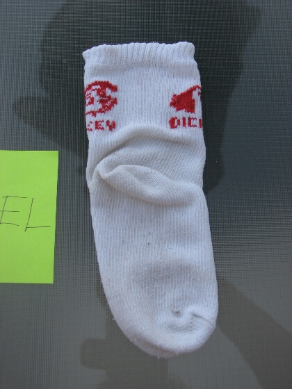 Koszeltávolítás - mosószer mosás, közepesen koszos zokni Koszeltávolítás - mosószer mosás, közepesen koszos zokni